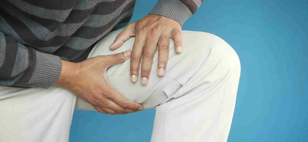 knee twitching spiritual meaning
