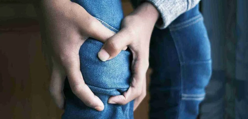 right knee spiritual meaning
